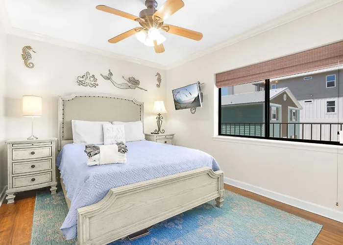 Gulf Village 214- Close To The Hangout Beachfront Holiday home *